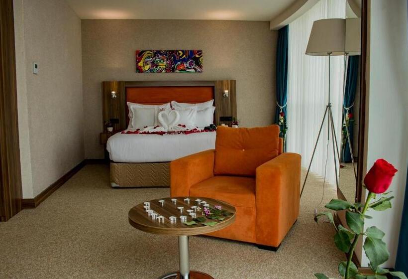 اتاق استاندارد با چشم‌انداز دریا, Sky Tower