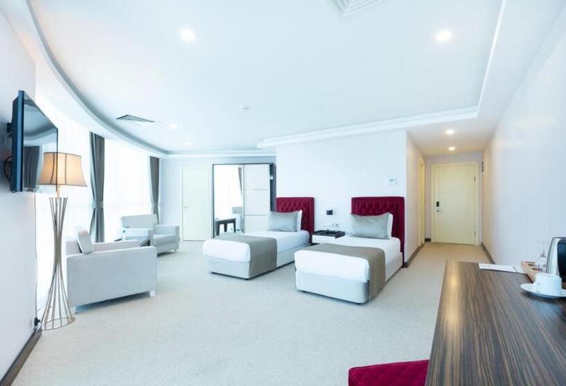 اتاق لوکس با چشم‌انداز دریا, Sky Tower