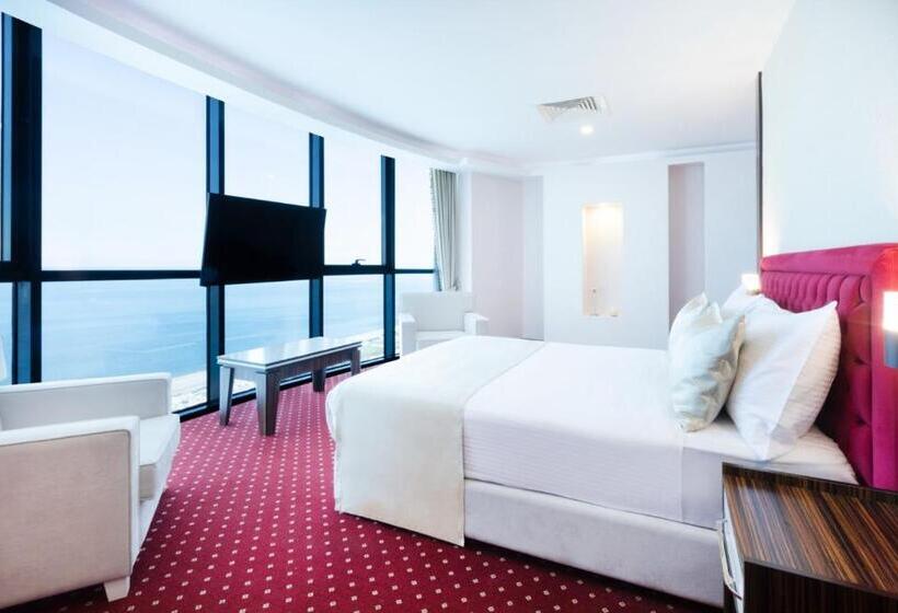 Deluxe Suite King Bed, Sky Tower