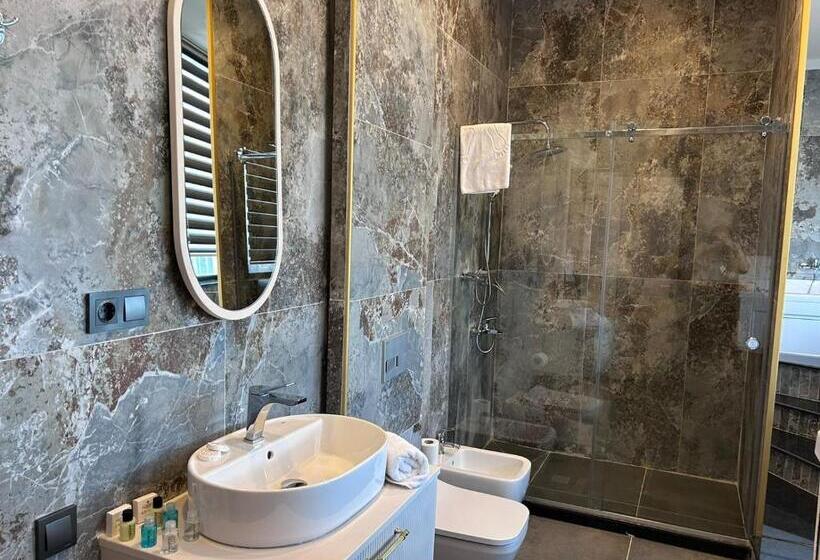 سوئیت پرزیدنت, Sky Tower