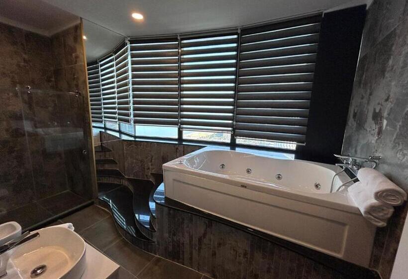 سوئیت پرزیدنت, Sky Tower