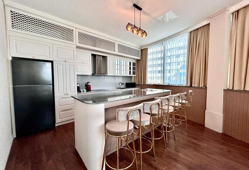 سوئیت پرزیدنت, Sky Tower