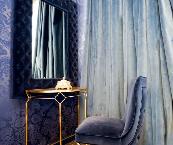 غرفة دور أخير, Arthouse