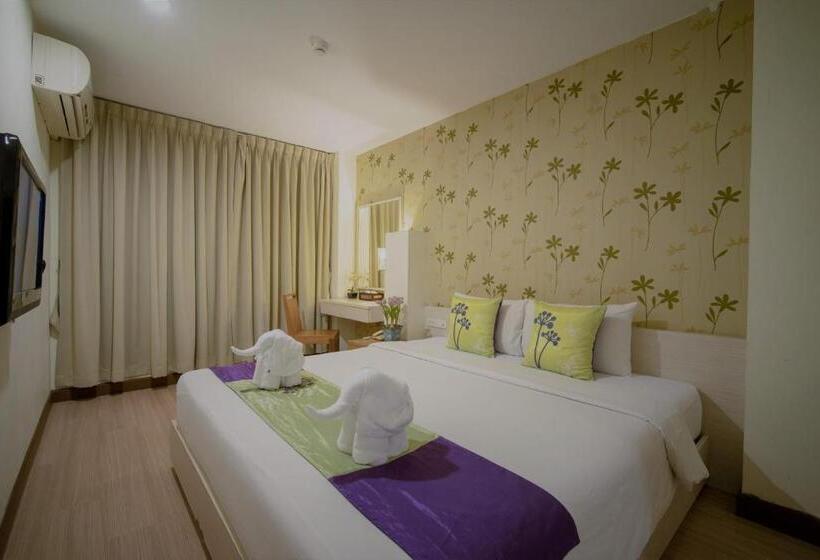 اتاق لوکس با بالکن, Villa Chacha Khaosan Rambuttri
