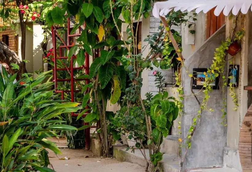سوییت خانوادگی, Lataperajeri Hostel