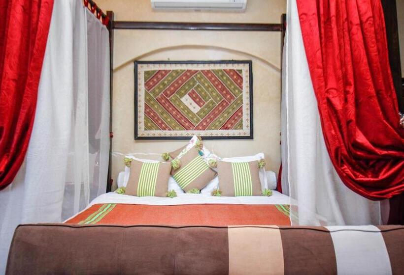 سوییت اجرایی, Kasbah Ait Oumghar