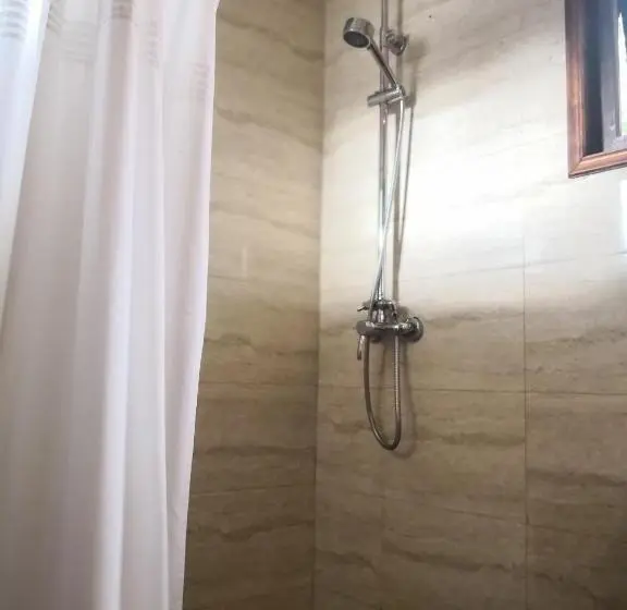اتاق لوکس با بالکن, Small Hotel Goblin´s House