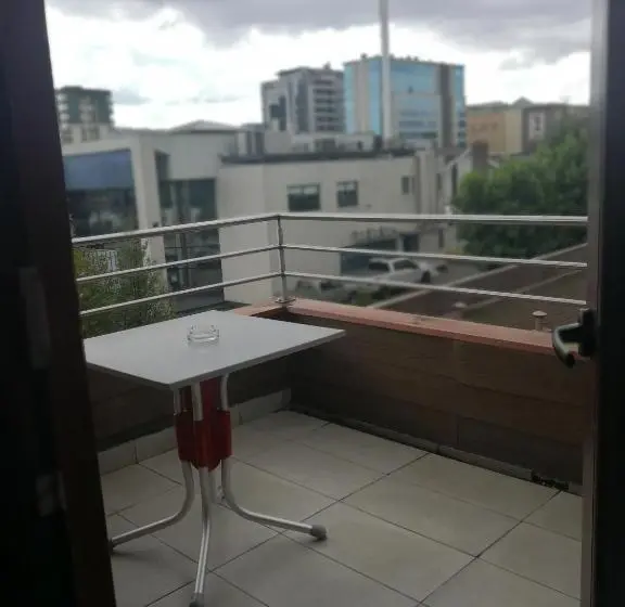 اتاق لوکس با بالکن, Small Hotel Goblin´s House