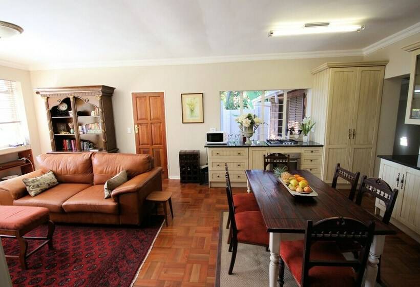 شقة غرفة واحدة, Stay 2 Live Groenkloof