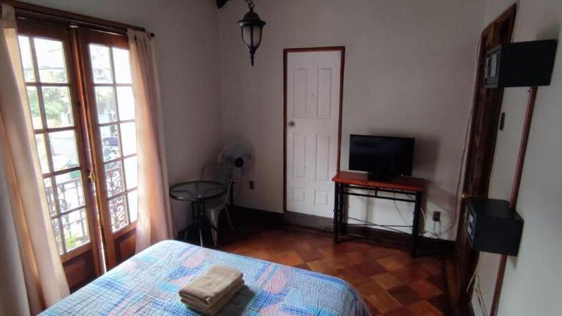 标准间带阳台, Aji Hostel