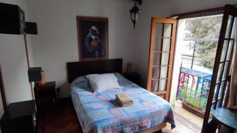 标准间带阳台, Aji Hostel