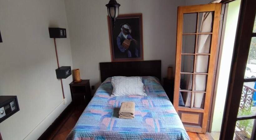 标准间带阳台, Aji Hostel