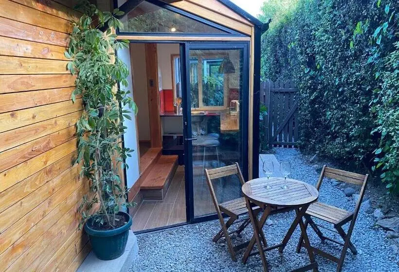 Standard-studio Terassi, French Andes Apart Hostel