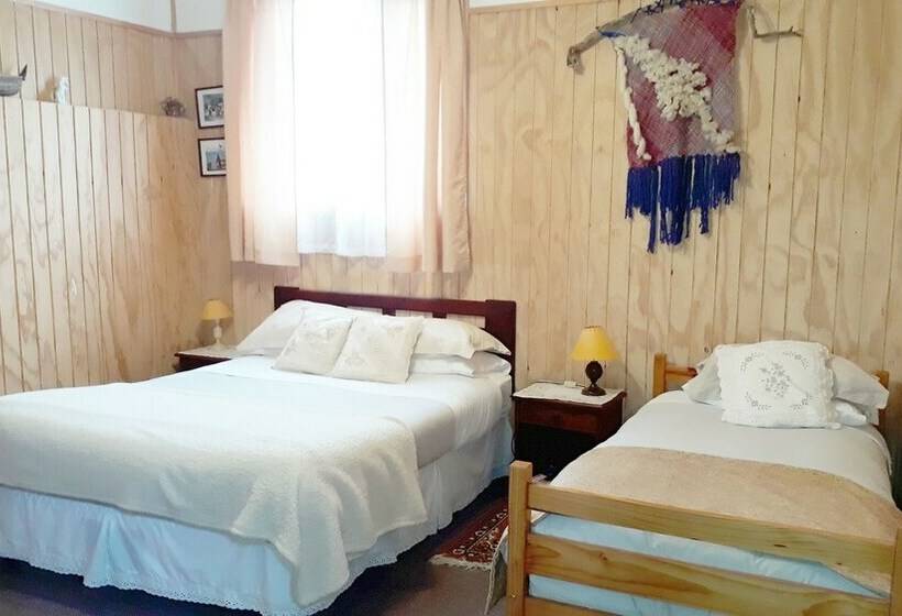 스탠다드 트리플 룸, Hostal Chancerel