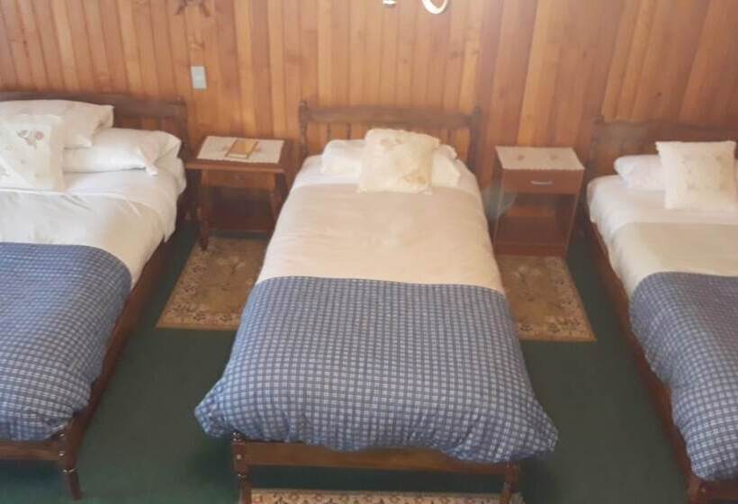 스탠다드 트리플 룸, Hostal Chancerel