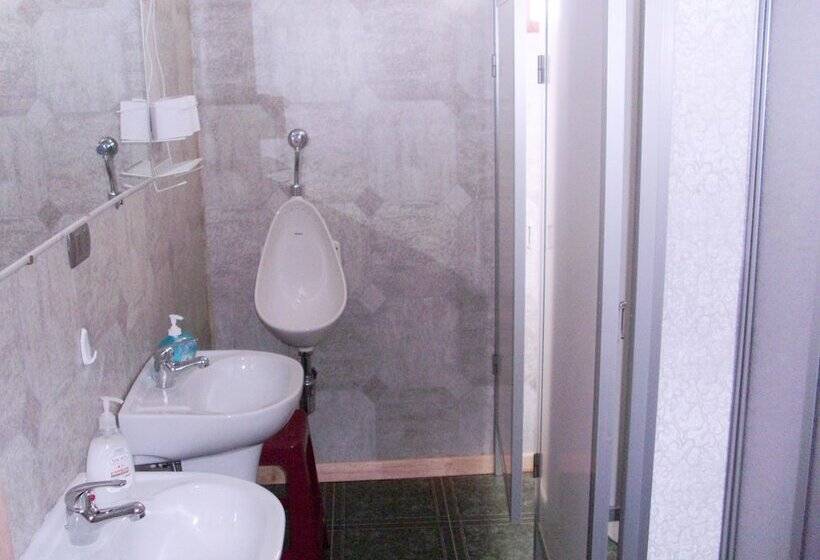 스탠다드 트리플 룸, Hostal Chancerel