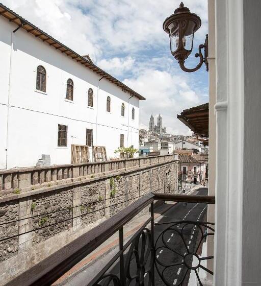 패밀리 룸, Colonial San Agustin