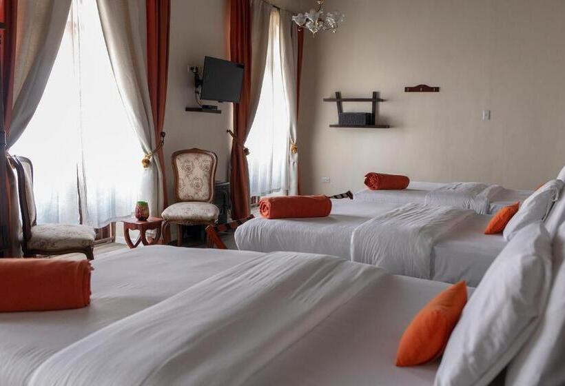 패밀리 룸, Colonial San Agustin