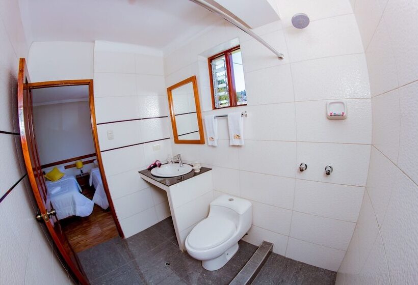 غرفة قياسية ثلاثية, Cusco House