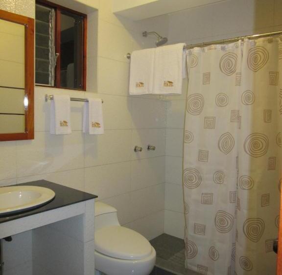 غرفة قياسية رباعية, Cusco House