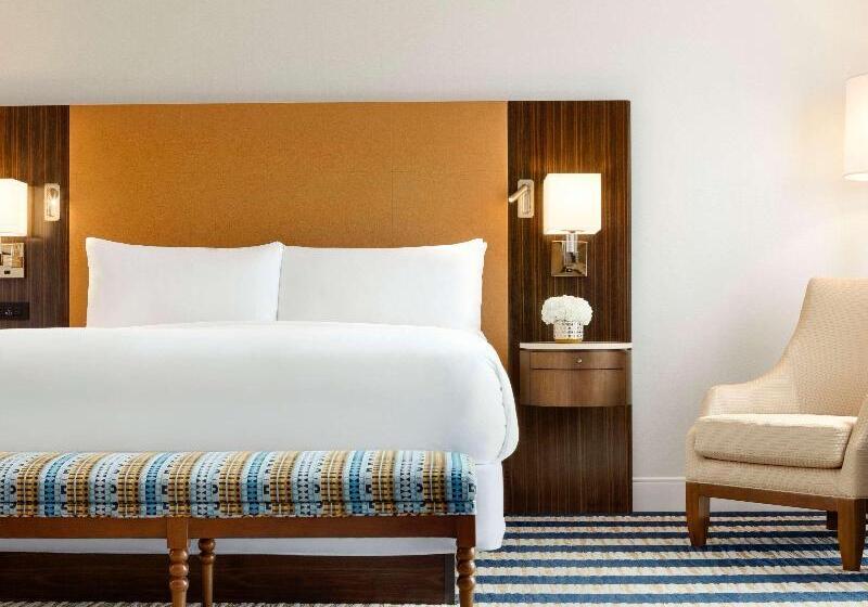 带大床的小型套房, Fairmont Austin