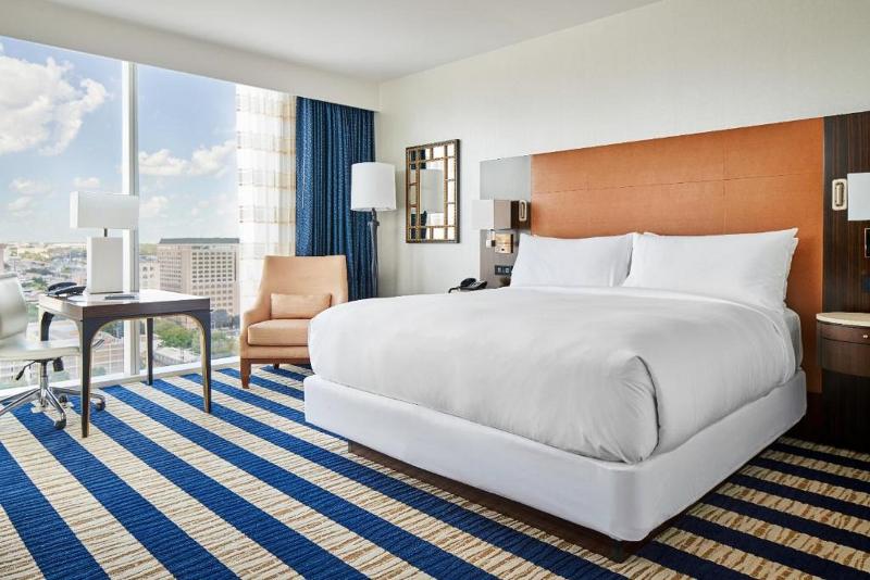 带大床的小型套房, Fairmont Austin