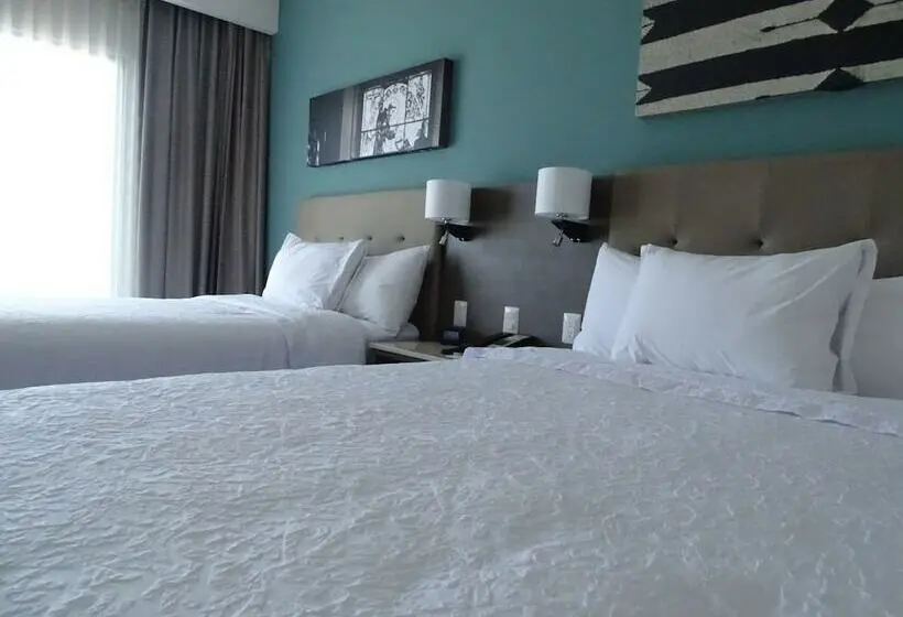 ２ダブルベッドのスタンダードルーム, Hampton Inn Celaya Mexico