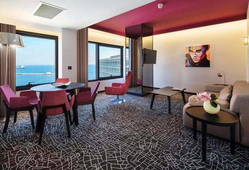سوییت با چشم‌انداز دریا, Park Inn By Radisson Izmir