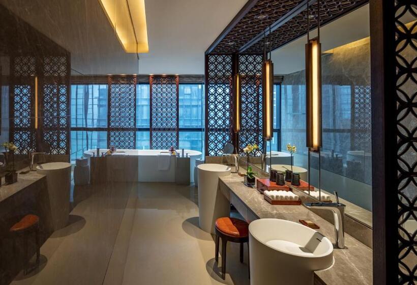 Номер Deluxe Кровать Кинг, Regent Chongqing Complimentary 1st Round Mini Bar Daily