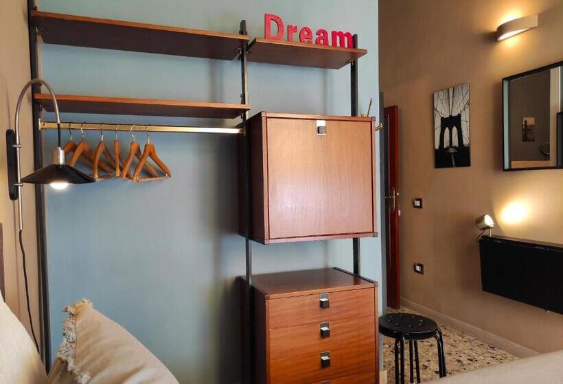 غرفة أساسية, Al 28 B&b