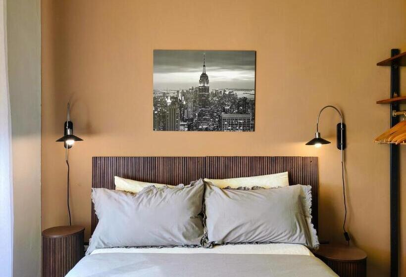 غرفة أساسية, Al 28 B&b