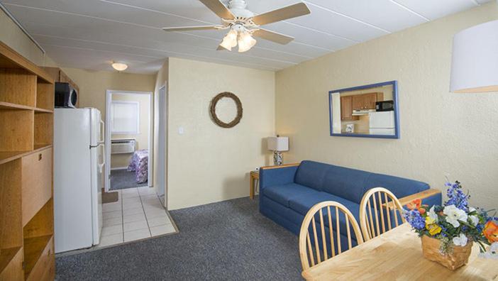 Номер Стандарт Вид на Бассейн, Astronaut Motel