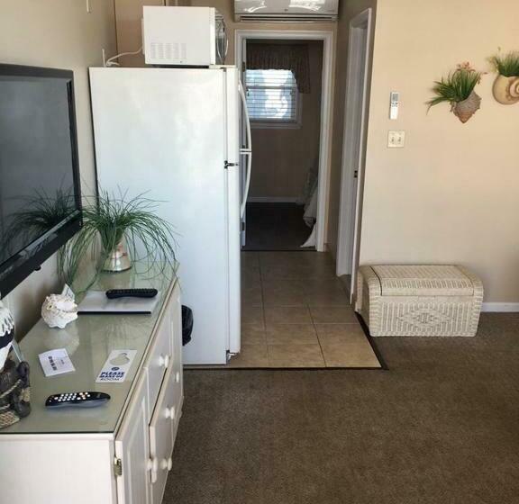 Номер Стандарт Вид на Бассейн, Astronaut Motel