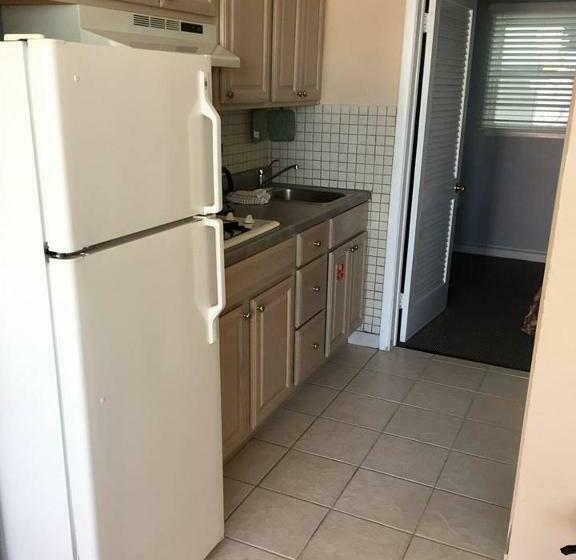 Номер Стандарт Вид на Бассейн, Astronaut Motel