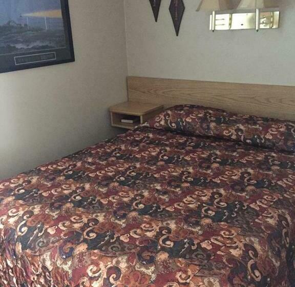 Номер Стандарт Вид на Бассейн, Astronaut Motel