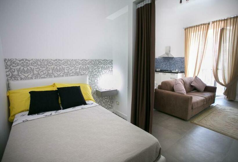 标准工作室带阳台, A Vucciria