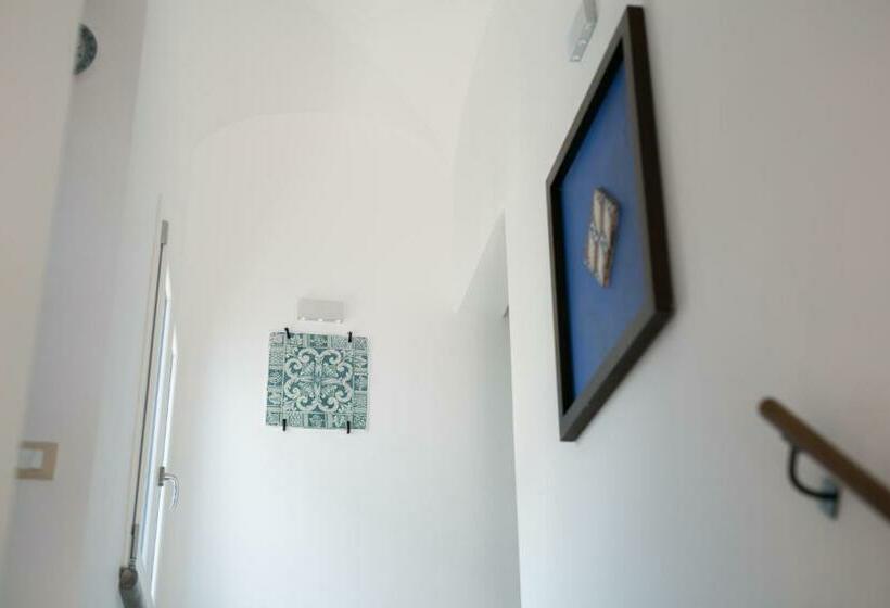 标准工作室带阳台, A Vucciria