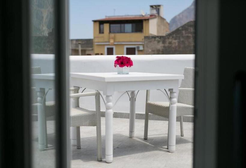 带露台的标准工作室, A Vucciria