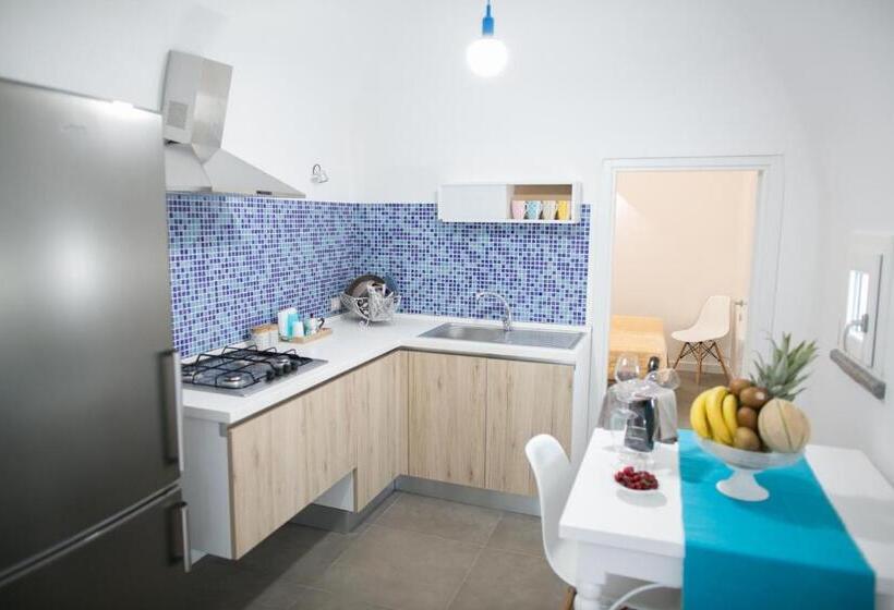 带露台的标准工作室, A Vucciria