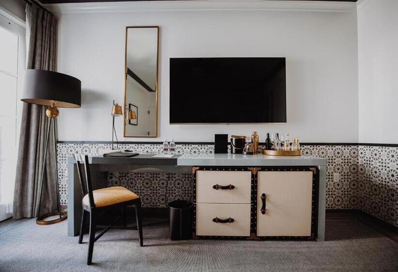 غرفة قياسية سرير كينج, Californian