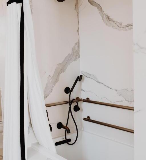 غرفة ديلوكس لذوى الاحتياجات الخاصة, Californian