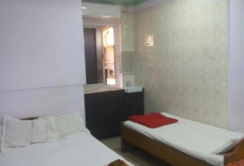 اتاق لوکس, Central Guest House