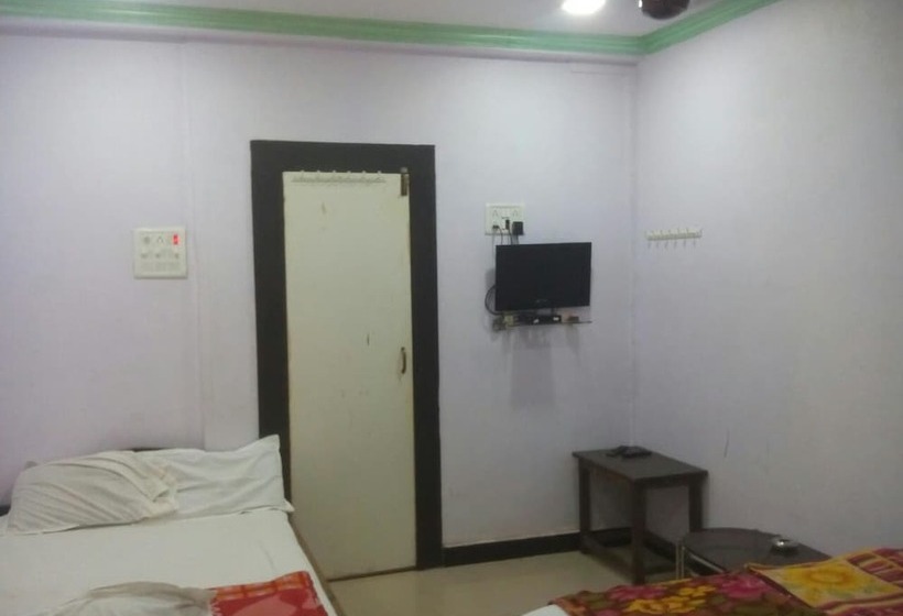 غرفة ديلوكس, Central Guest House