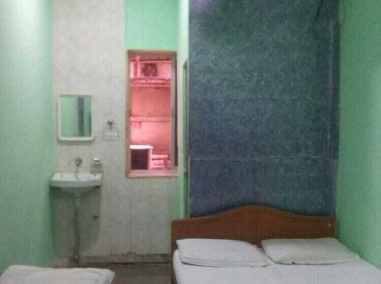 اتاق لوکس, Central Guest House