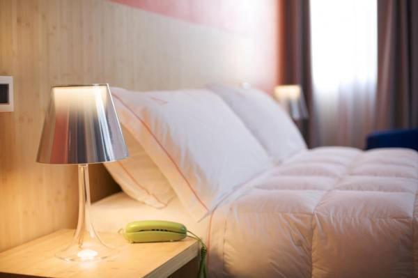 Standard Szoba, Intervallo