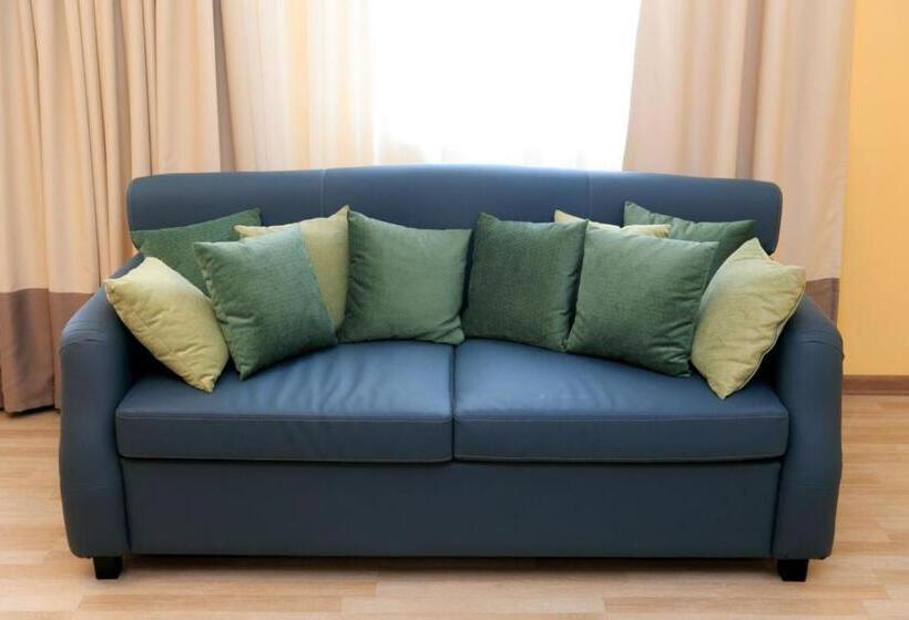 اتاق لوکس, Koktem Burabay