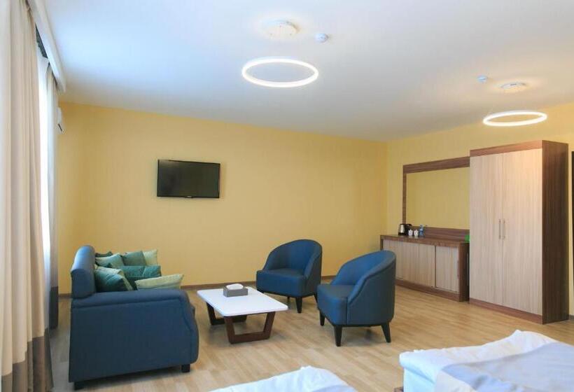 اتاق لوکس, Koktem Burabay