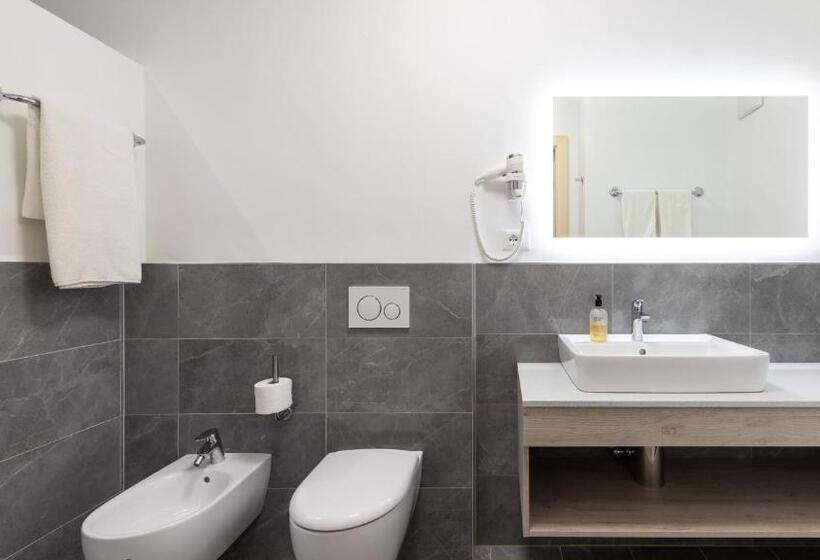 Номер Deluxe Вид на Бассейн, Markushof Adults Only