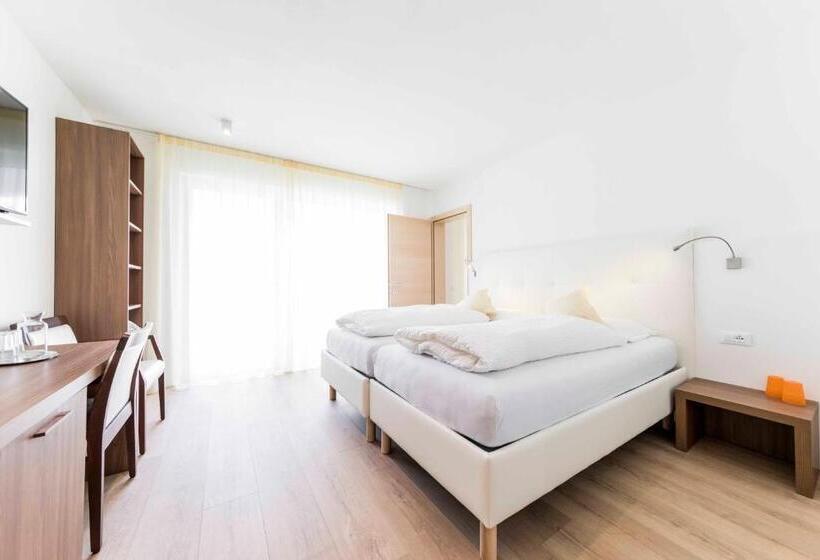 Номер Deluxe Вид на Бассейн, Markushof Adults Only