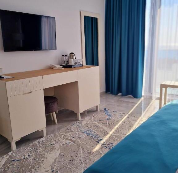 수피리어 룸, Meduza